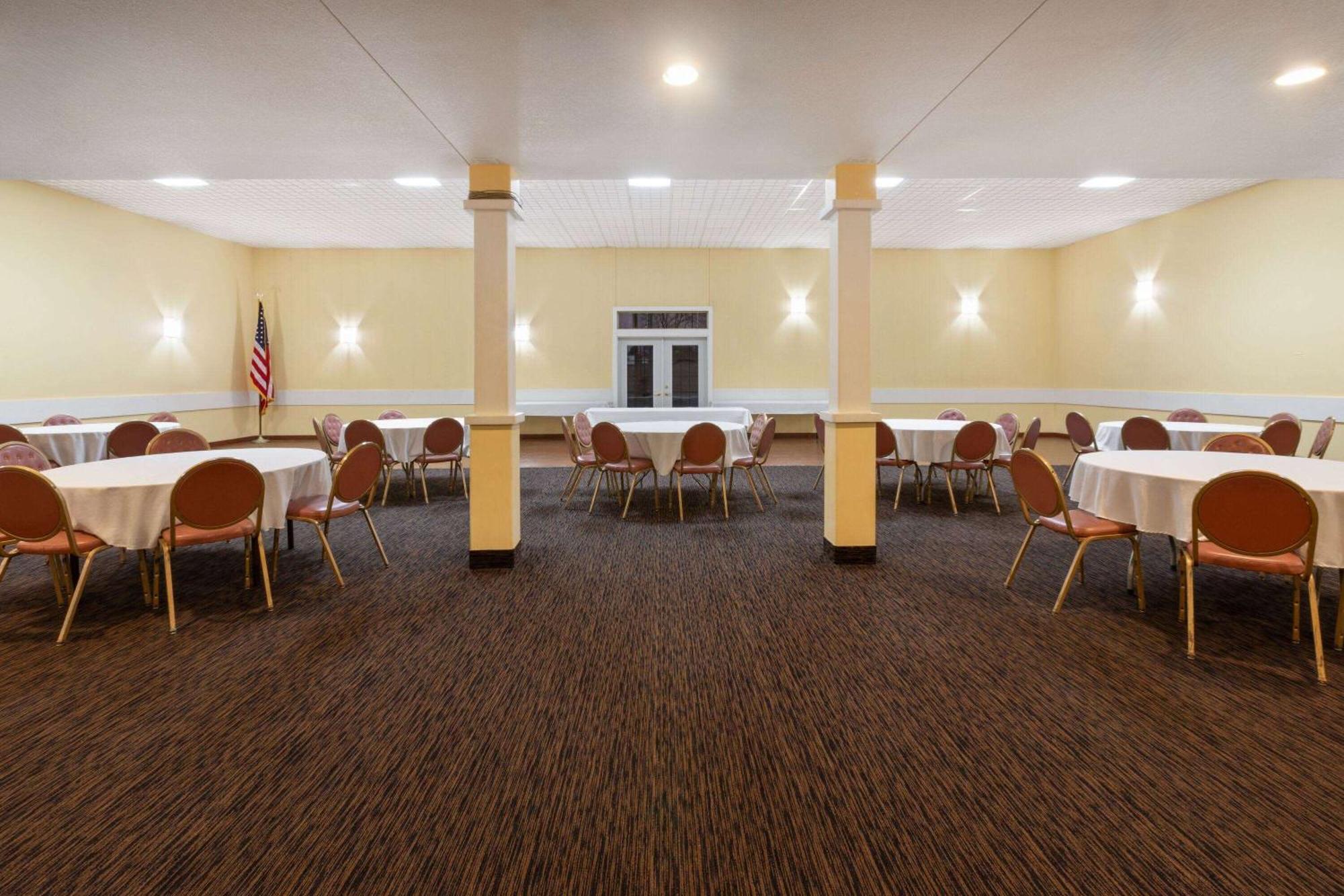 Days Inn By Wyndham Hutchinson Exterior foto